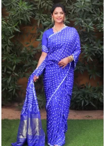 Sarees - Traditional Sarees : The Morani Fashion